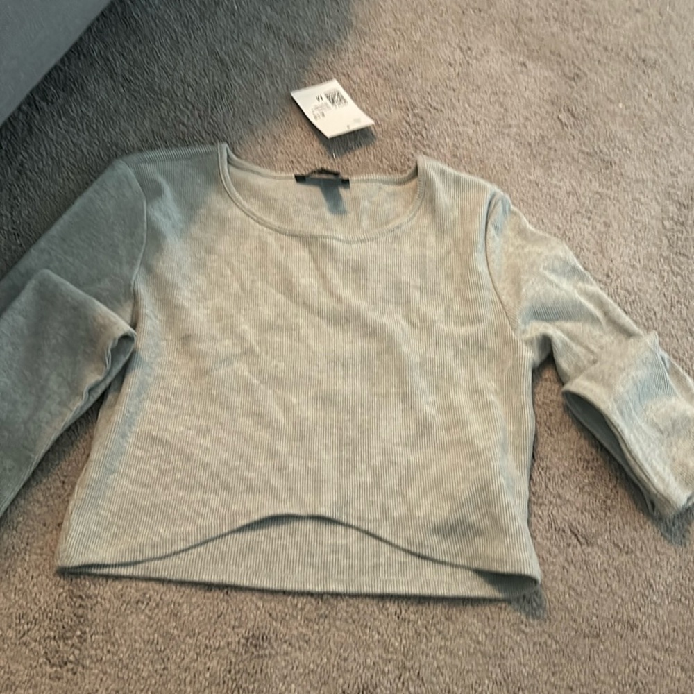 Gray cropped tee